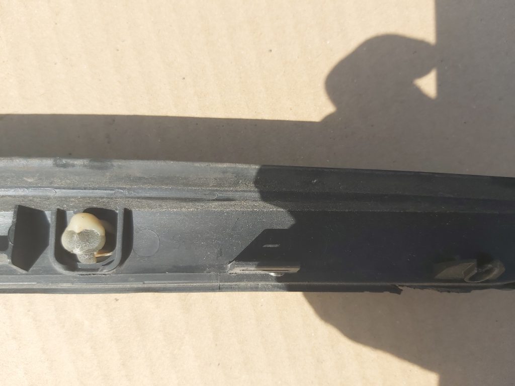 Vējstikla moldings priekš PEUGEOT 508 2012 2 Vējstikla moldings priekš PEUGEOT 508 2012