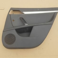 Aizmugurējo labo durvju apdare priekš PEUGEOT 407 2004