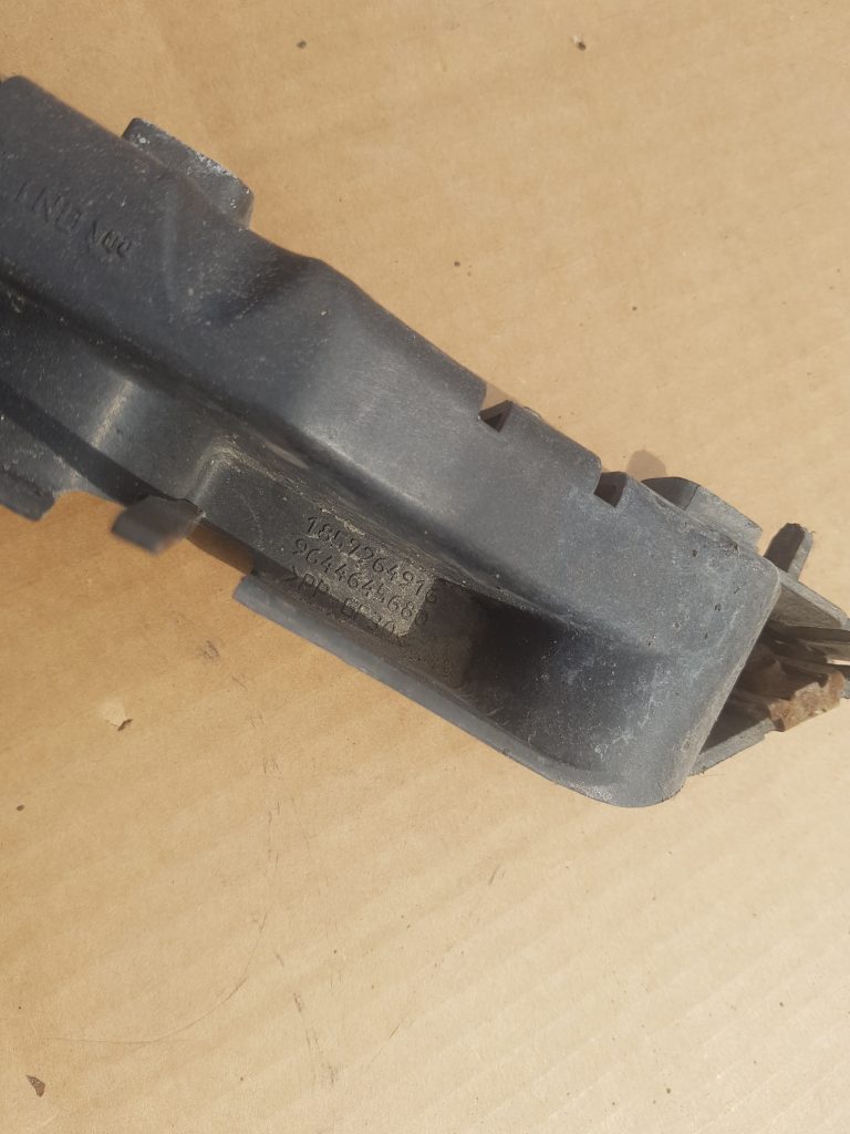 Priekšējā spārna un bufera stiprinājums priekš PEUGEOT 407 2005