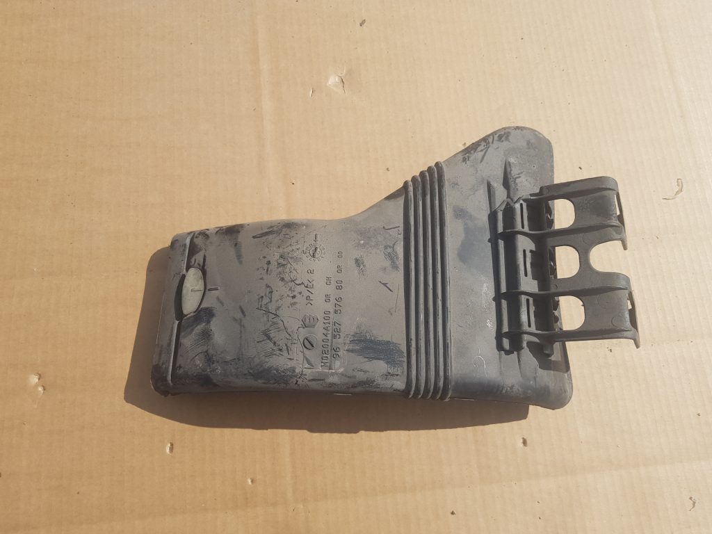 Gaisa vads priekš PEUGEOT 407 2005 1 Gaisa vads priekš PEUGEOT 407 2005