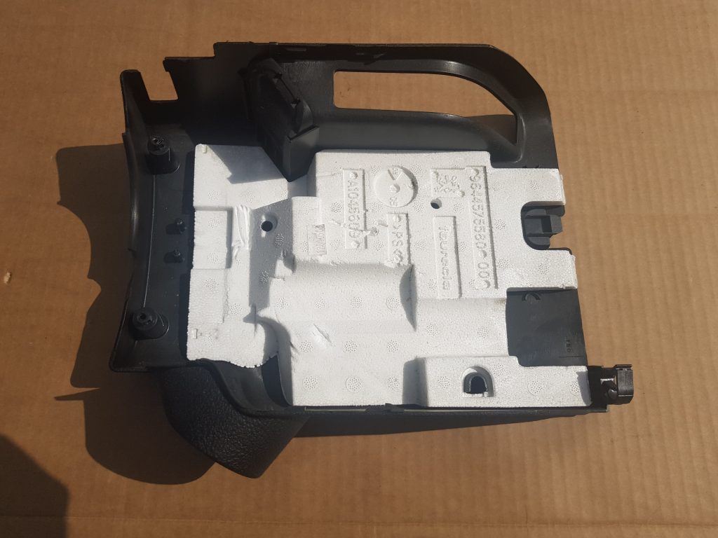 Stūres statnes putekļu aizsargs (salonā) priekš PEUGEOT 407 2005 2 Stūres statnes putekļu aizsargs (salonā) priekš PEUGEOT 407 2005