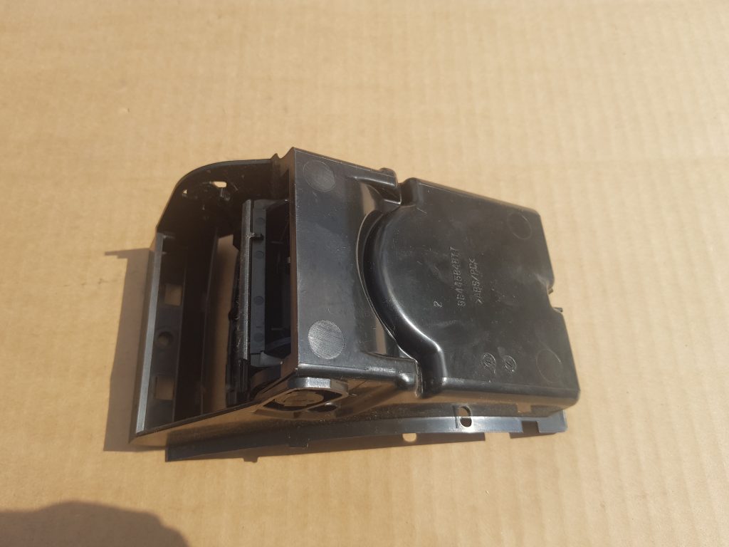 Centrālās konsoles nodalījums priekš PEUGEOT 407 2005