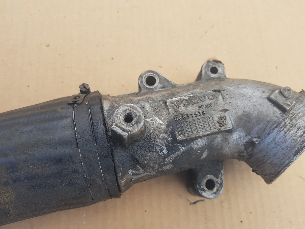 Interkulera caurule priekš VOLVO XC70 2004 2 Interkulera caurule priekš VOLVO XC70 2004