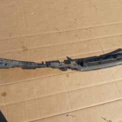 Vējstikla uzlikas (deflektora) režģis priekš VW PASSAT 2007 UNIVERSAL SILVER