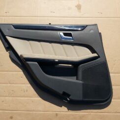 Aizmugurējo kreiso durvju apdare priekš MERCEDES BENZ E250 W212 2014