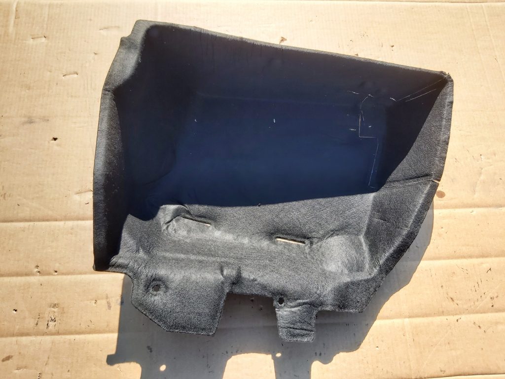 Bagāžnieka nodalījuma sānu apdare priekš MERCEDES BENZ E250 W212 2014