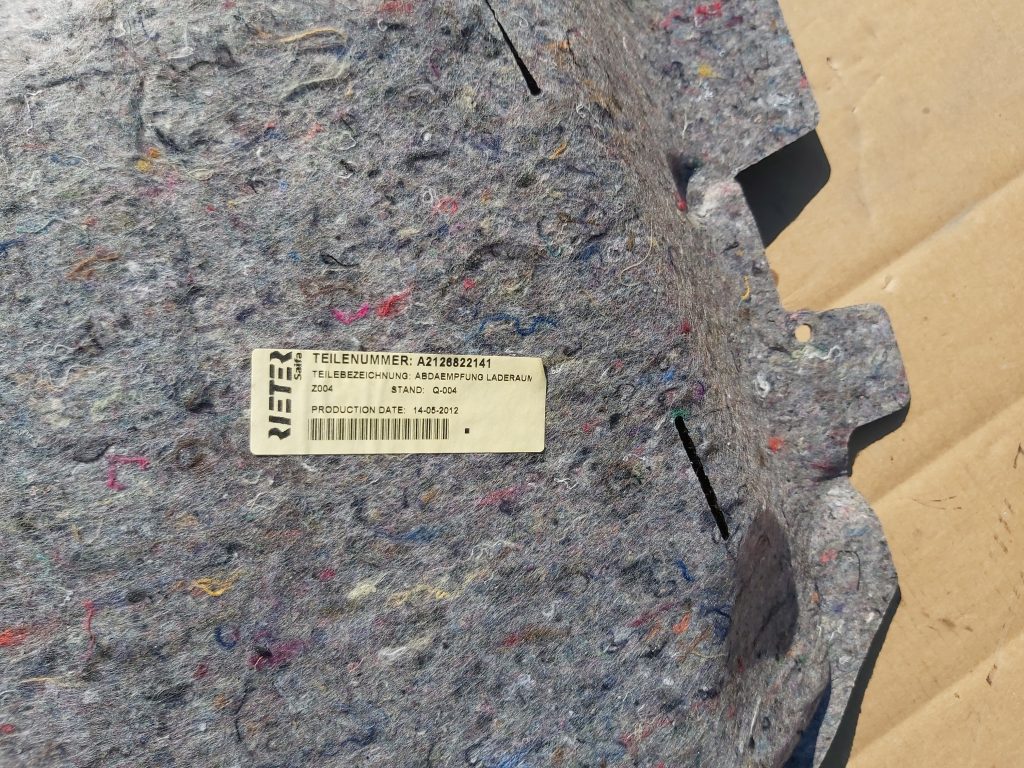 Bagāžnieka nodalījuma sānu apdare priekš MERCEDES BENZ E250 W212 2014