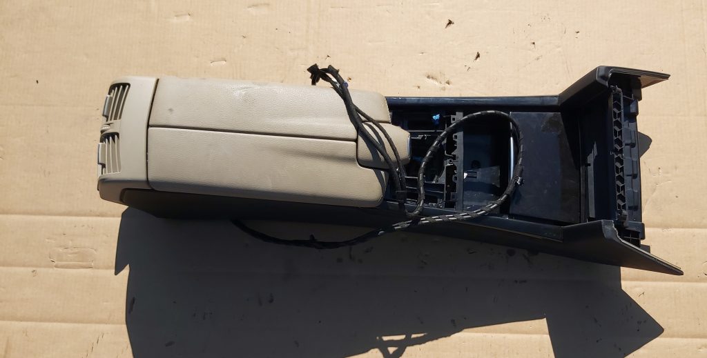 Centrālās konsoles apdares lielākā daļa priekš MERCEDES BENZ E250 W212 2014 1 Centrālās konsoles apdares lielākā daļa priekš MERCEDES BENZ E250 W212 2014