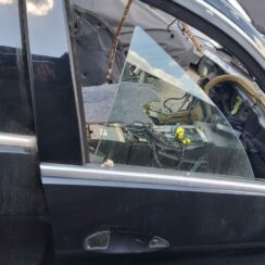 Priekšējo labo durvju stikls priekš MERCEDES BENZ E250 W212 2014
