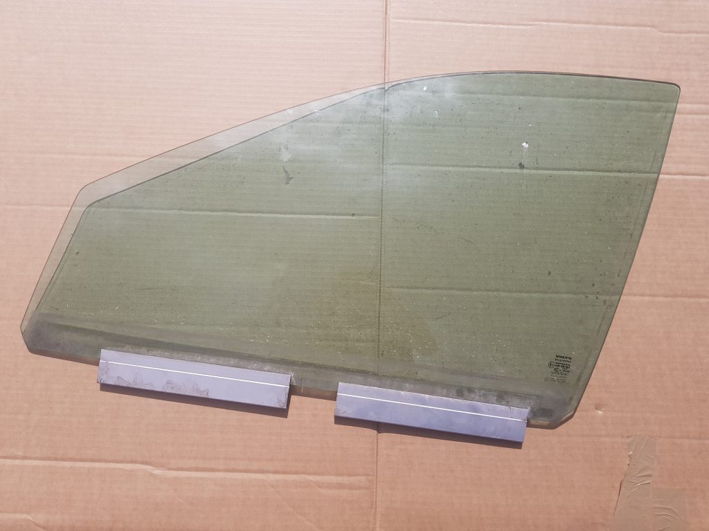 Priekšējo kreiso durvju stikls priekš VOLVO XC90 2004 1 Priekšējo kreiso durvju stikls priekš VOLVO XC90 2004