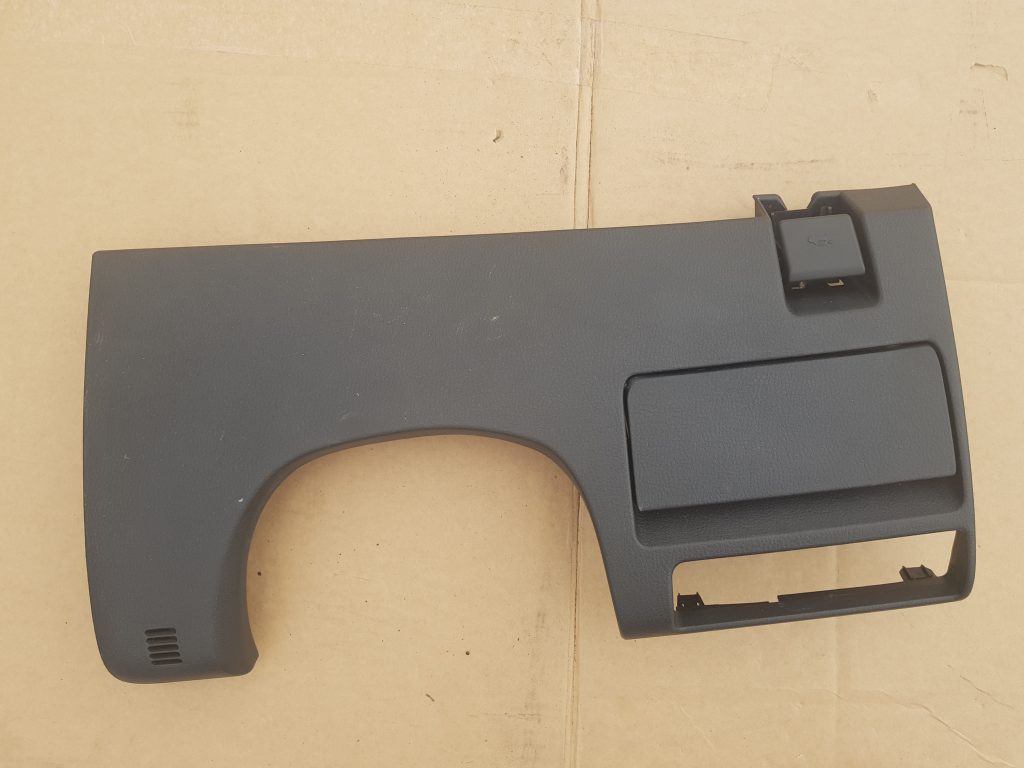 Mērinstrumentu paneļa apdare (zem stūres) priekš MAZDA 6 2006 1 Mērinstrumentu paneļa apdare (zem stūres) priekš MAZDA 6 2006