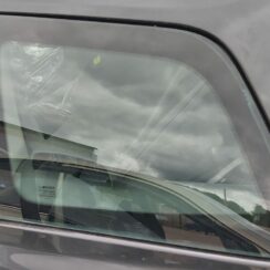 Aizmugurējais kreisais sānu stikls priekš RENAULT MEGANE 2004