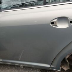 Aizmugurējās kreisās durvis priekš TOYOTA AVENSIS 2004