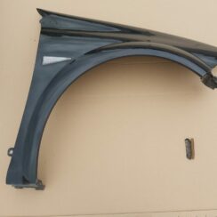 Priekšējais labais spārns priekš RENAULT MEGANE 2004