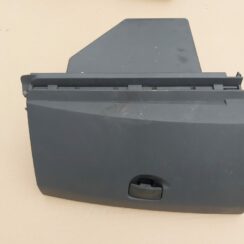 Mantu glabāšanas nodalījums pasažiera pusē priekš RENAULT MEGANE 2004