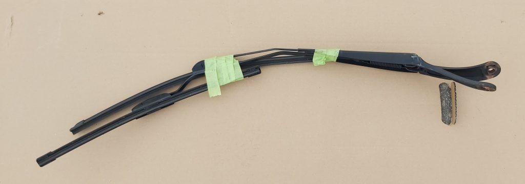 Vējstikla slotu turētāju komplekts priekš RENAULT MEGANE 2004 1 Vējstikla slotu turētāju komplekts priekš RENAULT MEGANE 2004