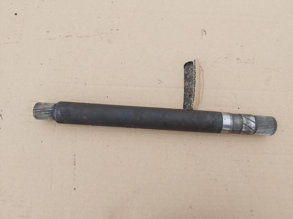 Pusass priekšēja labā priekš RENAULT MEGANE 2004 1 Pusass priekšēja labā priekš RENAULT MEGANE 2004