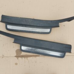 Sliekšņa aizmugurēja kreisa uzlika (salonā) priekš TOYOTA AVENSIS 2004