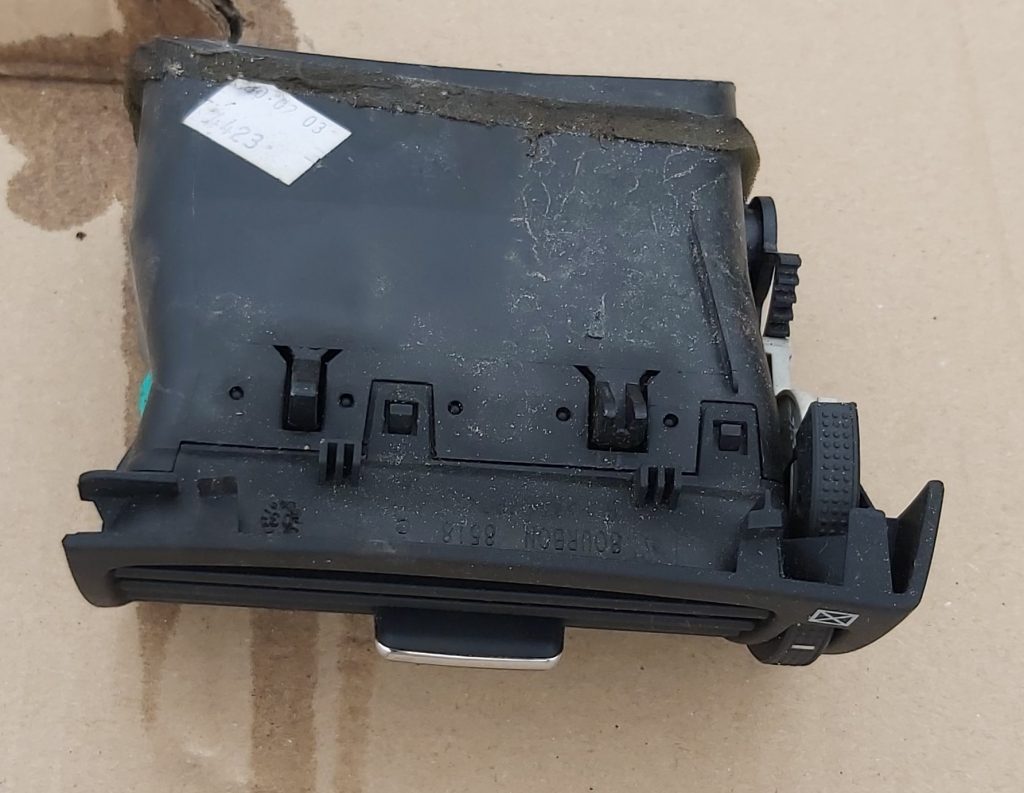 Mērinstrumentu paneļa gaisa vads, pa kreisi priekš TOYOTA AVENSIS 2004