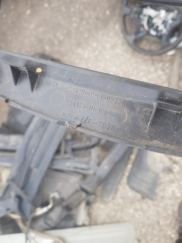 Mērinstrumentu paneļa gaisa vads, centrā priekš TOYOTA HILUX 2009