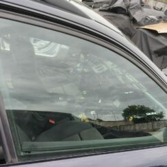 Priekšējo labo durvju stikls priekš AUDI A4 2005