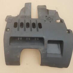 Mērinstrumentu paneļa apdare (zem stūres) priekš AUDI A4 2005