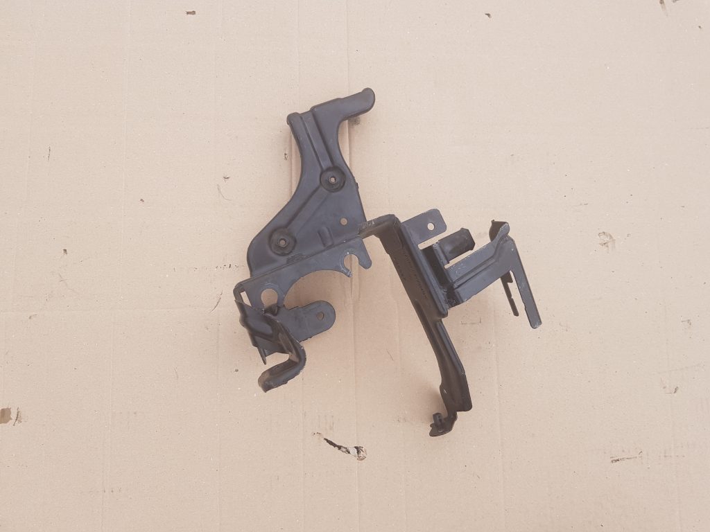 ABS bloka kronšteins priekš AUDI A4 2005 1 ABS bloka kronšteins priekš AUDI A4 2005