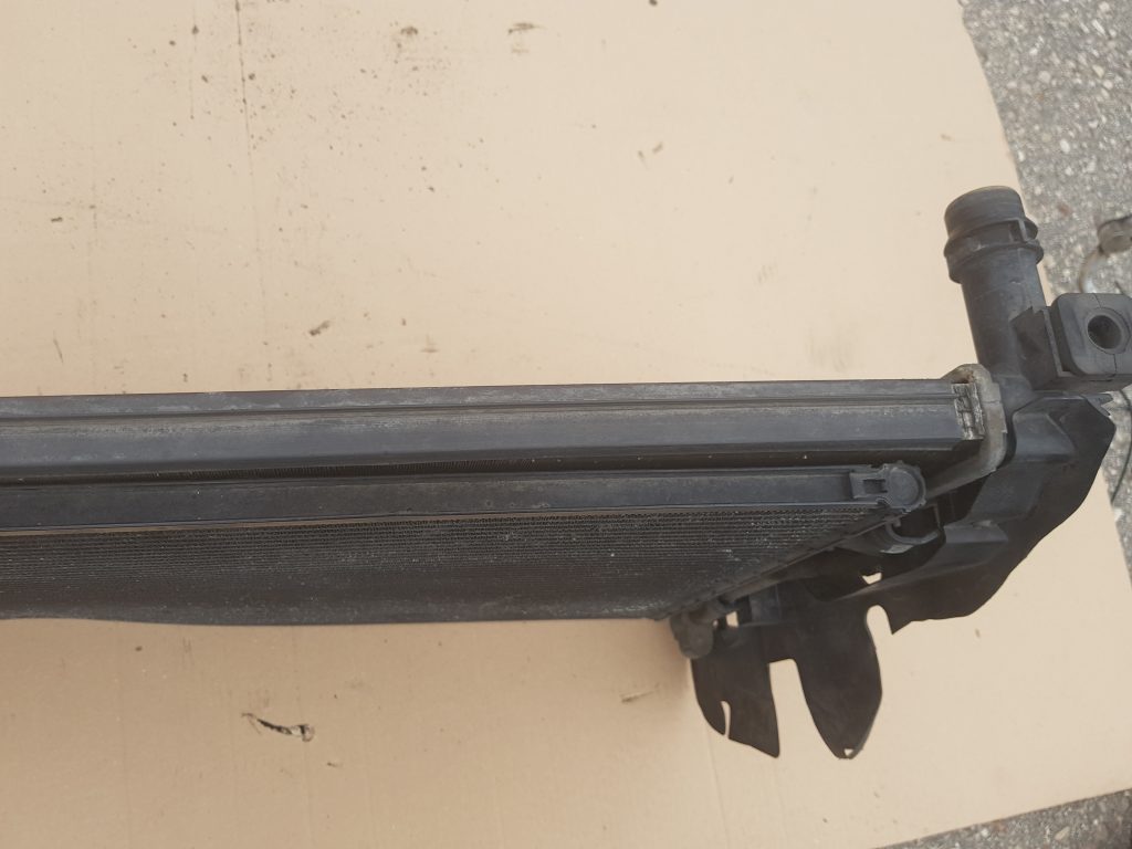 Radiatoru komplekts priekš AUDI A4 2005 2 Radiatoru komplekts priekš AUDI A4 2005