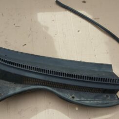 Vējstikla uzlikas (deflektora) režģis priekš TOYOTA COROLLA VERSO 2009