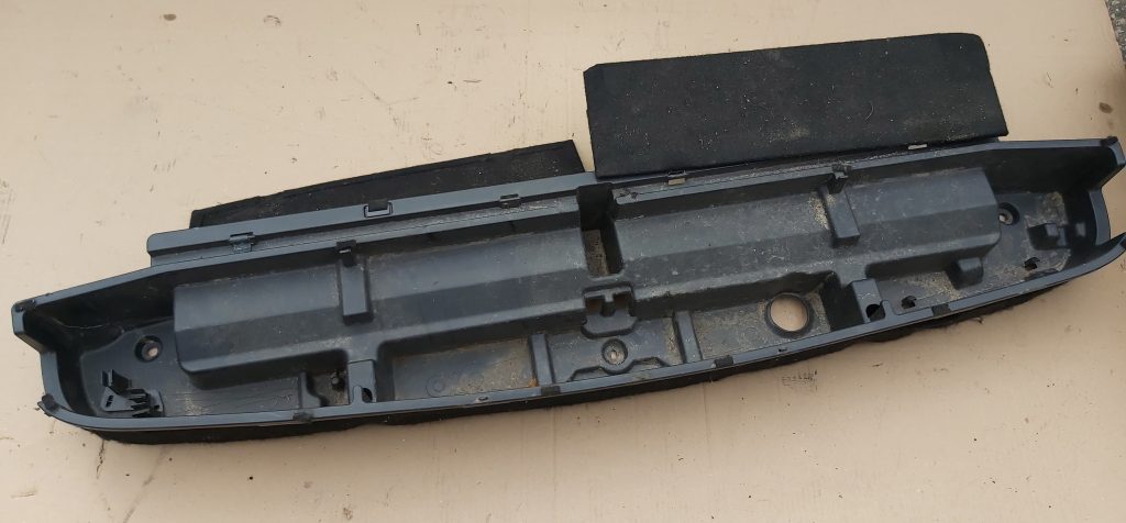 Bagāžnieka nodalījuma instrumentu ieliktnis priekš TOYOTA COROLLA VERSO 2009