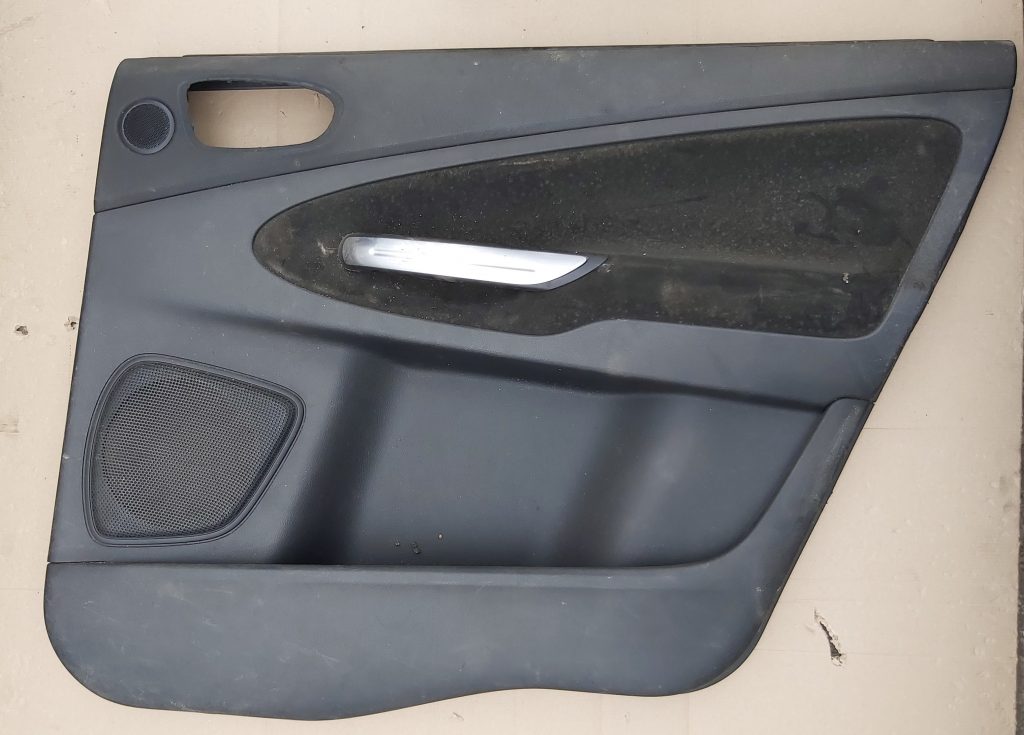 Aizmugurējo labo durvju apdare priekš FORD GALAXY 2007 1 Aizmugurējo labo durvju apdare priekš FORD GALAXY 2007