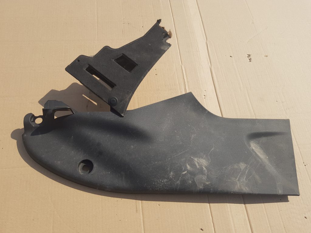 Centrālās konsoles (apdares) sānu panelis priekš CITROEN C4 2018 1 Centrālās konsoles (apdares) sānu panelis priekš CITROEN C4 2018