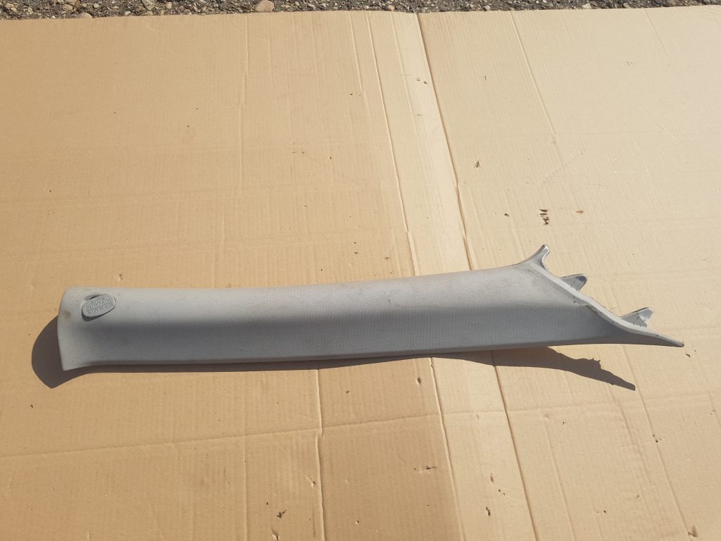 Priekšējas salona statnes apdare priekš CITROEN C4 2018