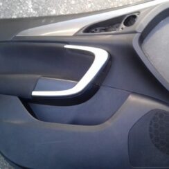 Priekšējo kreiso durvju apdare priekš OPEL INSIGNIA SPORTS TOURER 2010