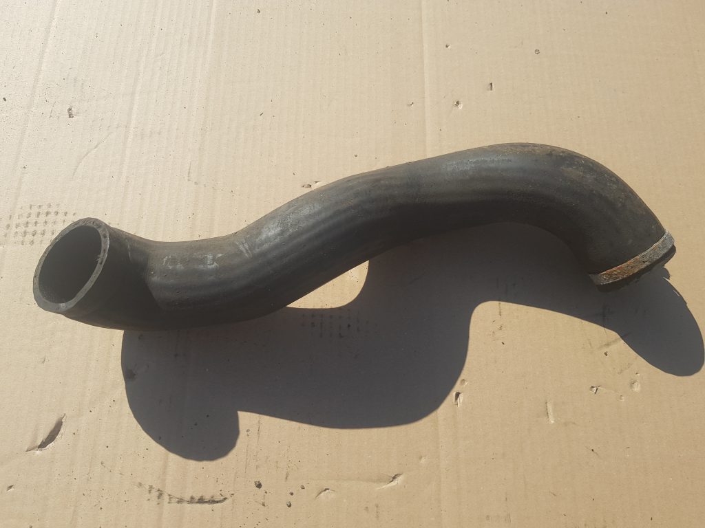 Interkulera caurule priekš VOLVO V70 2003 GREY 1 Interkulera caurule priekš VOLVO V70 2003 GREY