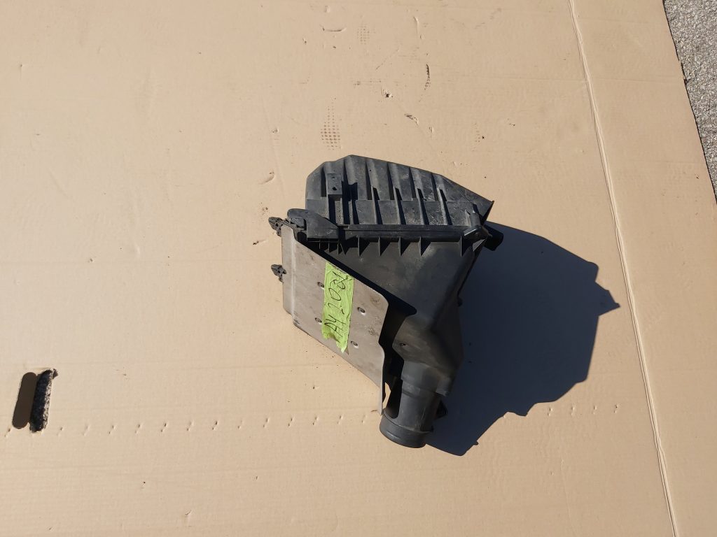 Gaisa filtra korpuss priekš AUDI A4 2001 1 Gaisa filtra korpuss priekš AUDI A4 2001