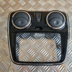 Mērinstrumentu paneļa gaisa vads, centrā priekš DACIA LODGY 2014