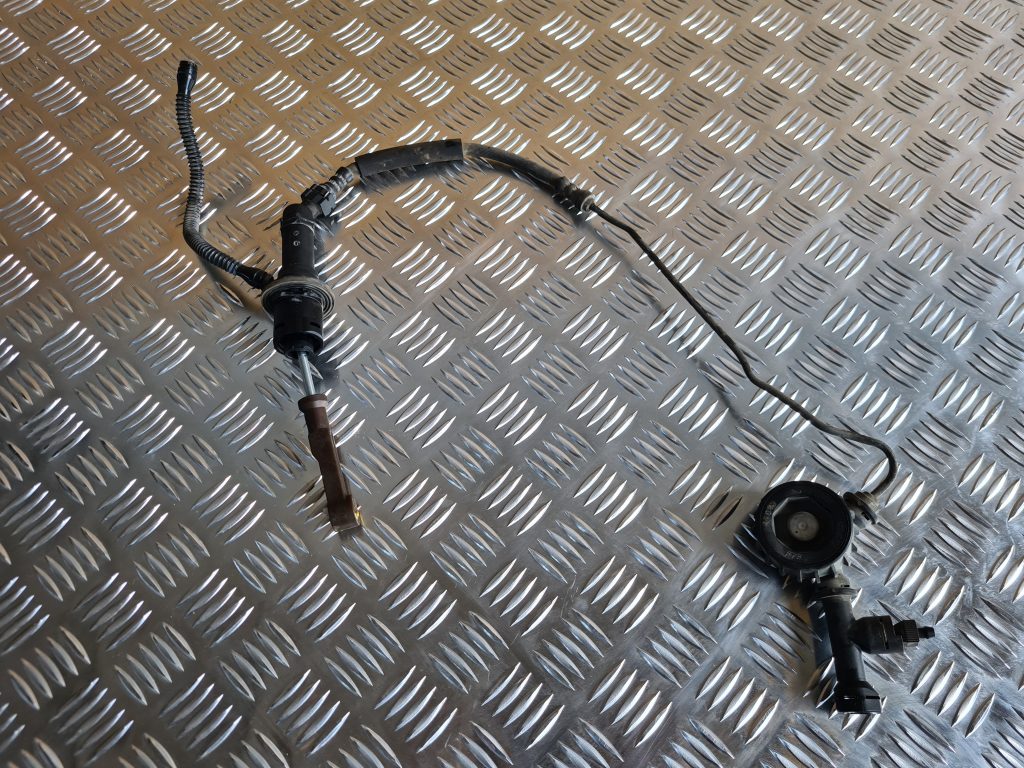 Sajūga galvenais cilindrs priekš DACIA LODGY 2014 1 Sajūga galvenais cilindrs priekš DACIA LODGY 2014