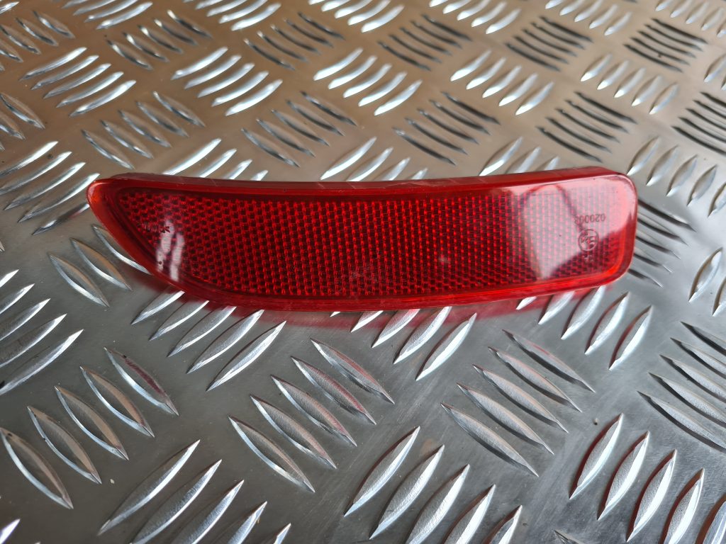 Aizmugurējais atstarotājs priekš DACIA LODGY 2014