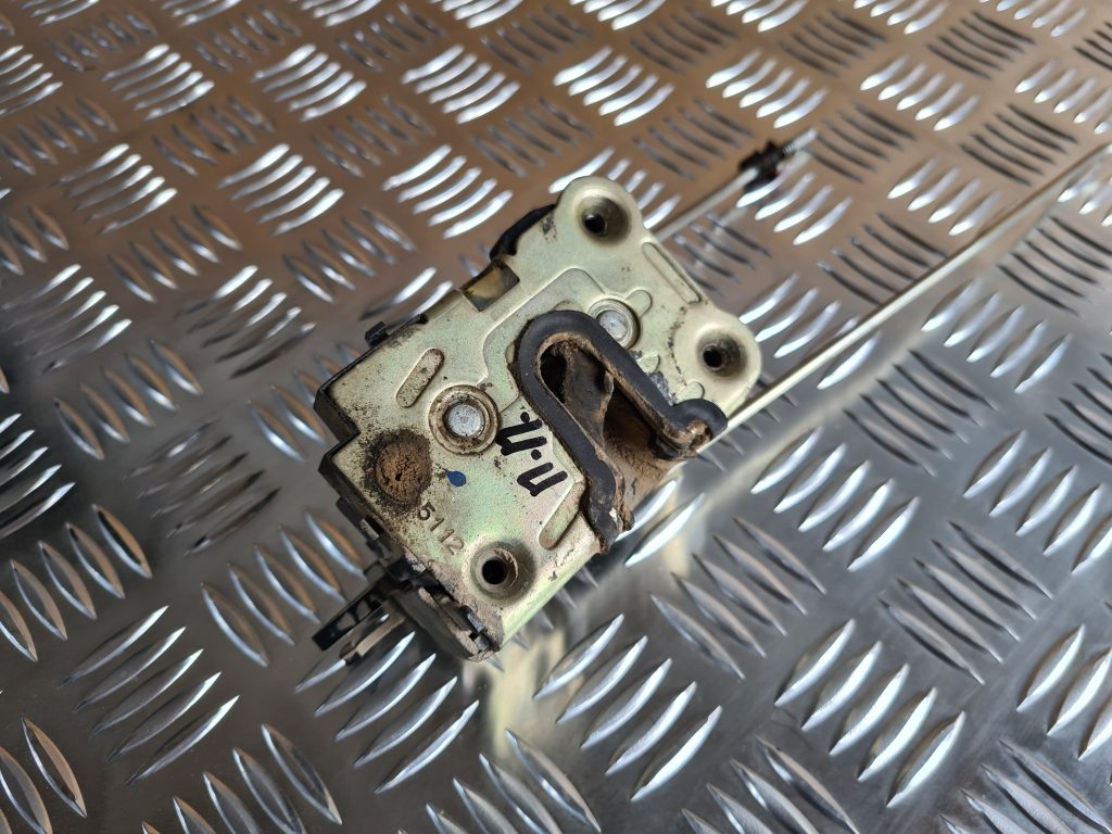 Priekšējo labo durvju slēdzene priekš DACIA LODGY 2014 4 Priekšējo labo durvju slēdzene priekš DACIA LODGY 2014