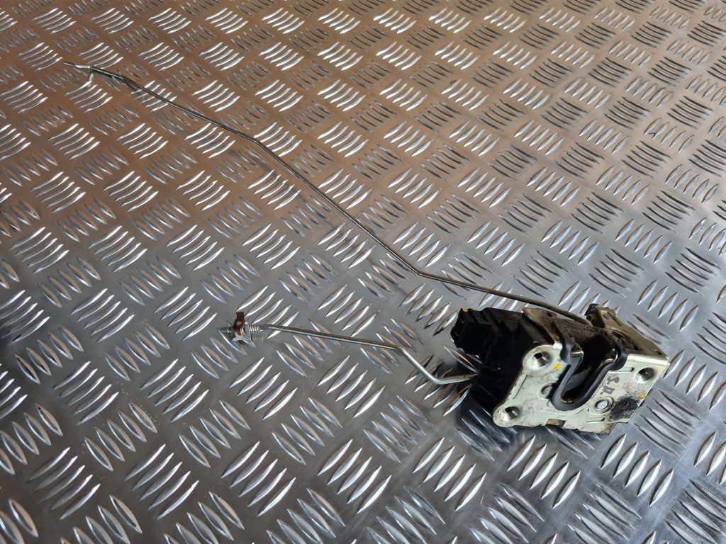 Aizmugurējo labo durvju slēdzene priekš DACIA LODGY 2014