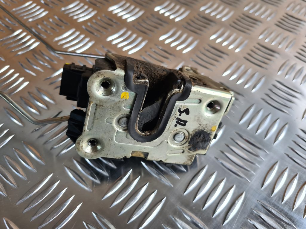 Aizmugurējo labo durvju slēdzene priekš DACIA LODGY 2014