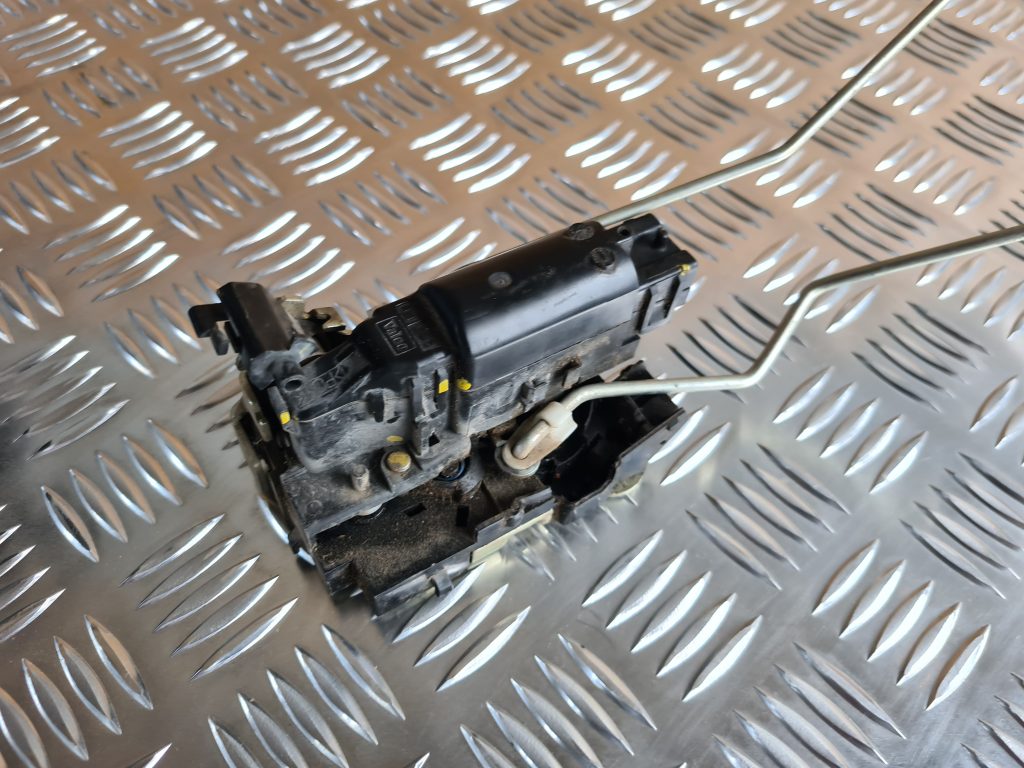 Aizmugurējo labo durvju slēdzene priekš DACIA LODGY 2014