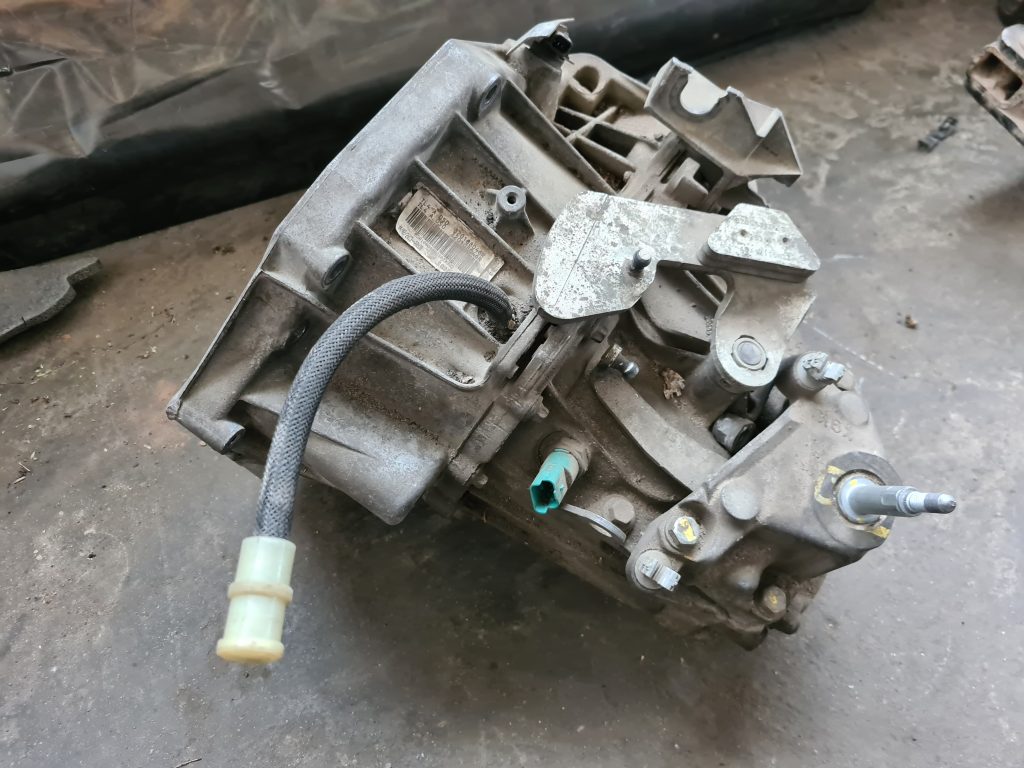 Mehāniska pārnesumkārba priekš DACIA LODGY 2014 1 Mehāniska pārnesumkārba priekš DACIA LODGY 2014