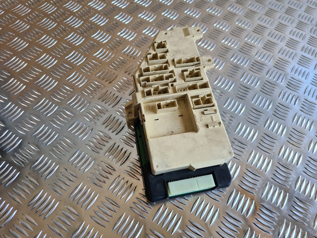 Drošinātāju bloks priekš CHRYSLER SEBRING 2006