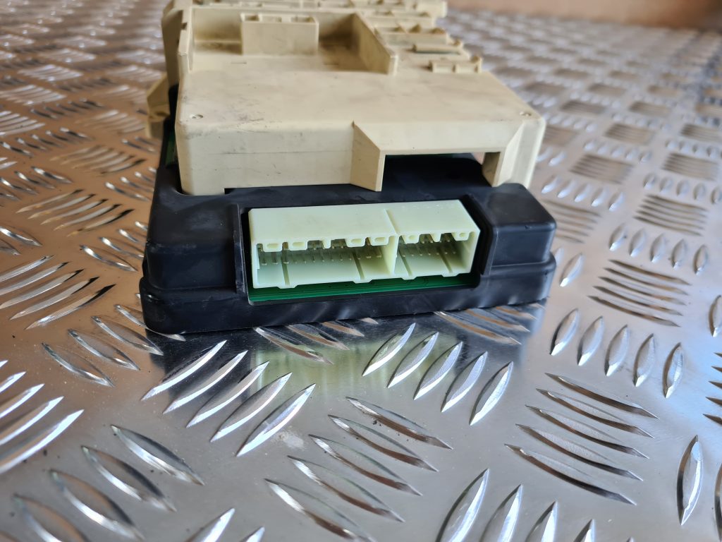 Drošinātāju bloks priekš CHRYSLER SEBRING 2006