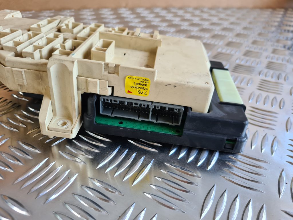 Drošinātāju bloks priekš CHRYSLER SEBRING 2006