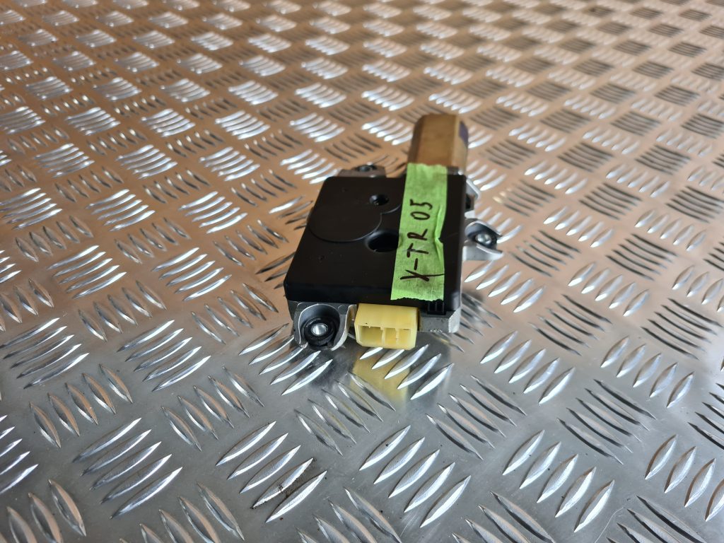 Lūka motors priekš NISSAN X-TRAIL 2005 3 Lūka motors priekš NISSAN X-TRAIL 2005