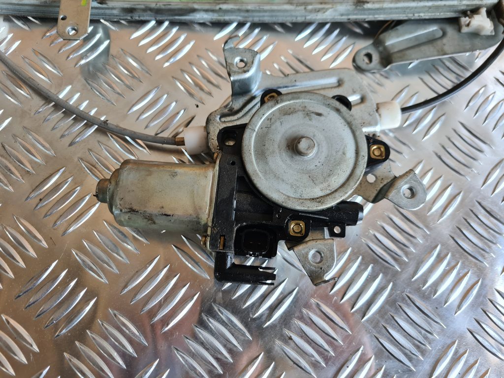 Stikla pacelšanas mehānisms aizmugurējais labais priekš NISSAN X-TRAIL 2005