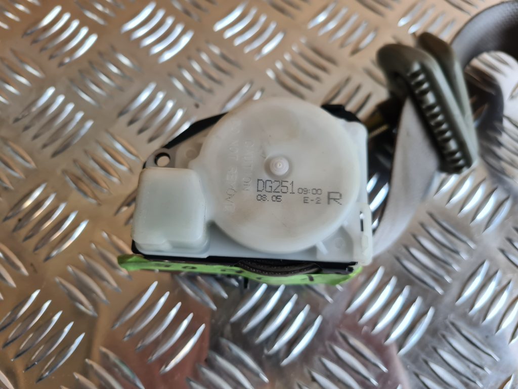 Aizmugurējā labā drošības josta priekš NISSAN X-TRAIL 2005